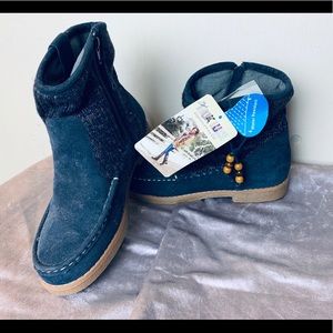 Warm and comfy women  short boots